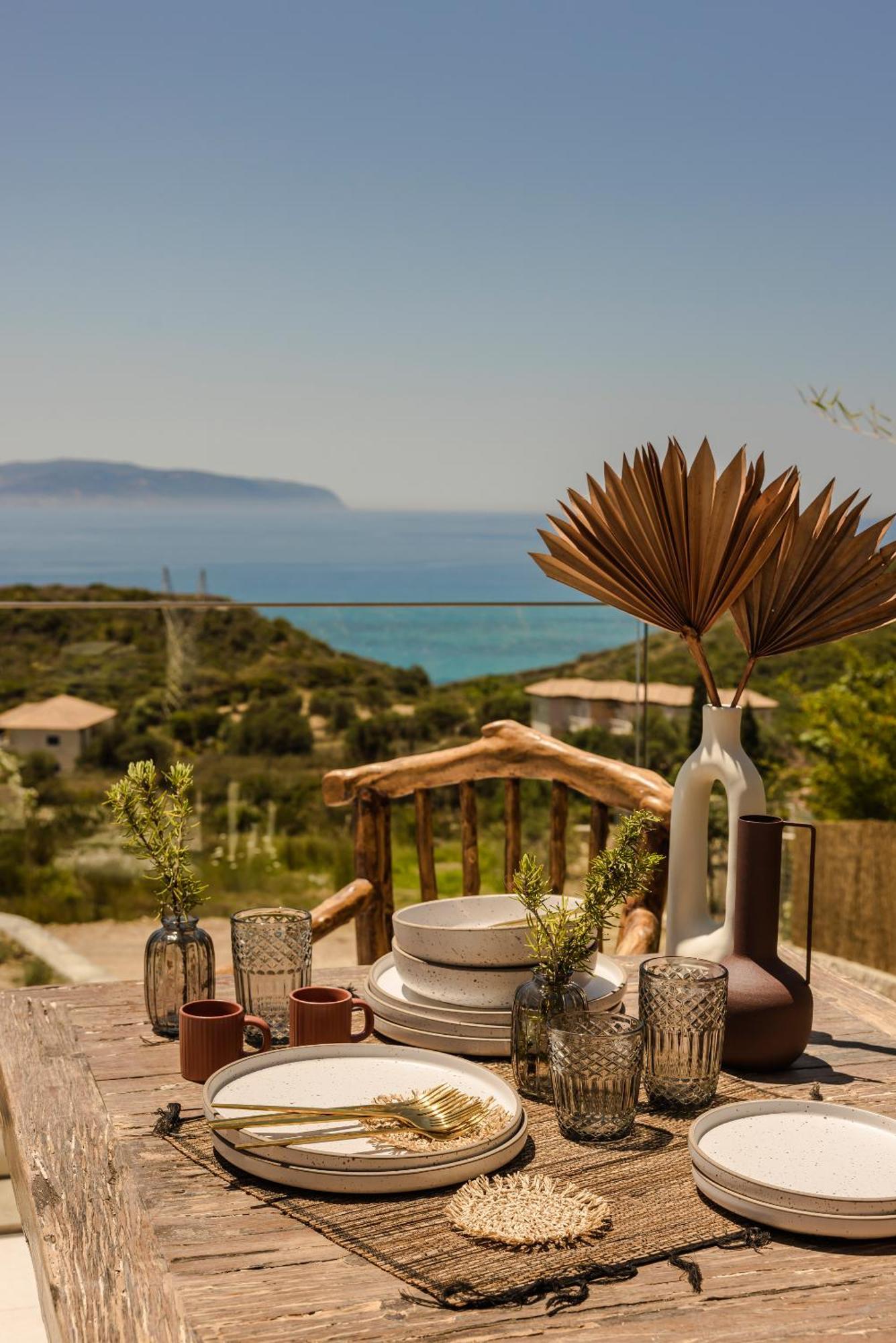 Hilaritas Luxury Suites Sea View, Private Pool & Jacuzzi Paradise Ratzaklíon エクステリア 写真