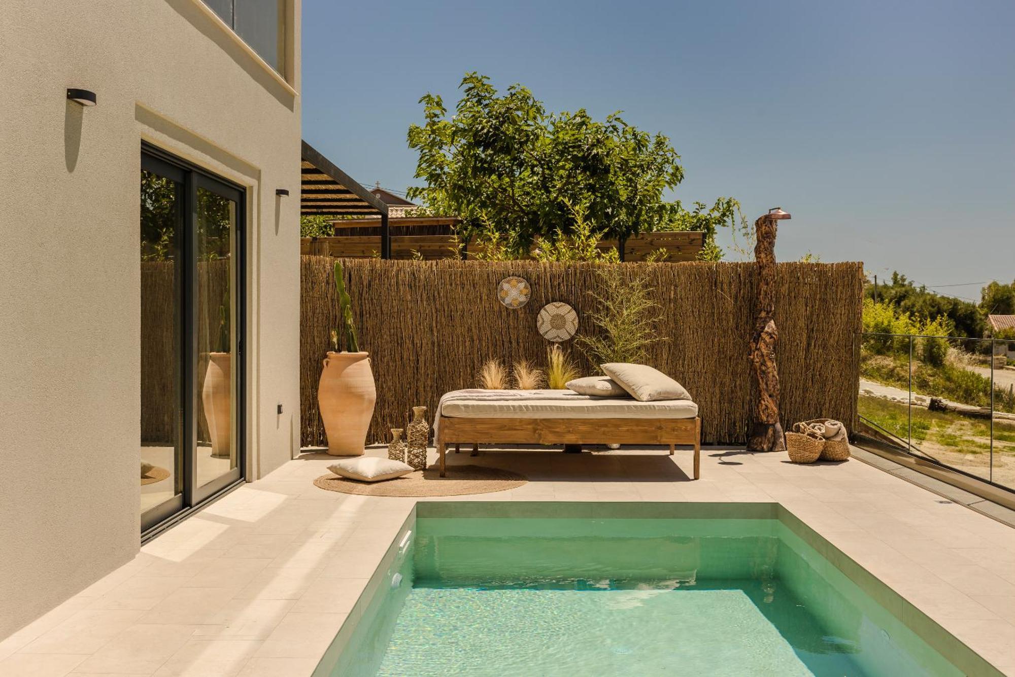 Hilaritas Luxury Suites Sea View, Private Pool & Jacuzzi Paradise Ratzaklíon エクステリア 写真