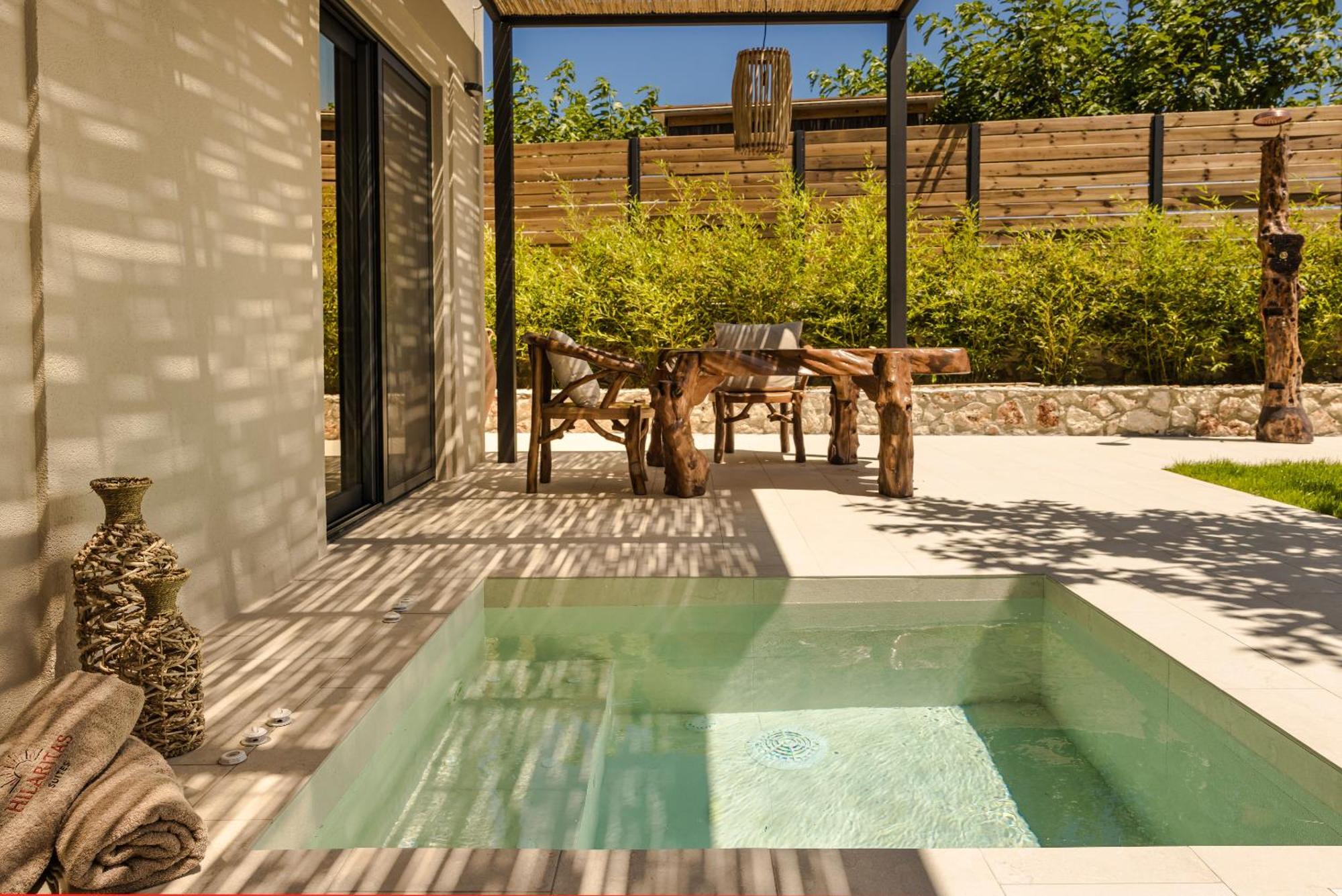 Hilaritas Luxury Suites Sea View, Private Pool & Jacuzzi Paradise Ratzaklíon エクステリア 写真